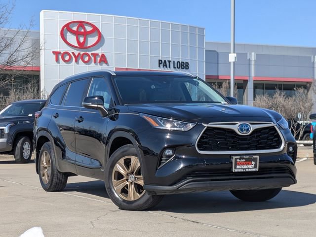 Used 2023 Toyota Highlander Bronze Edition image 2