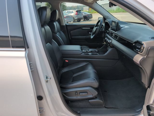 Used 2023 Honda Pilot Touring image 10