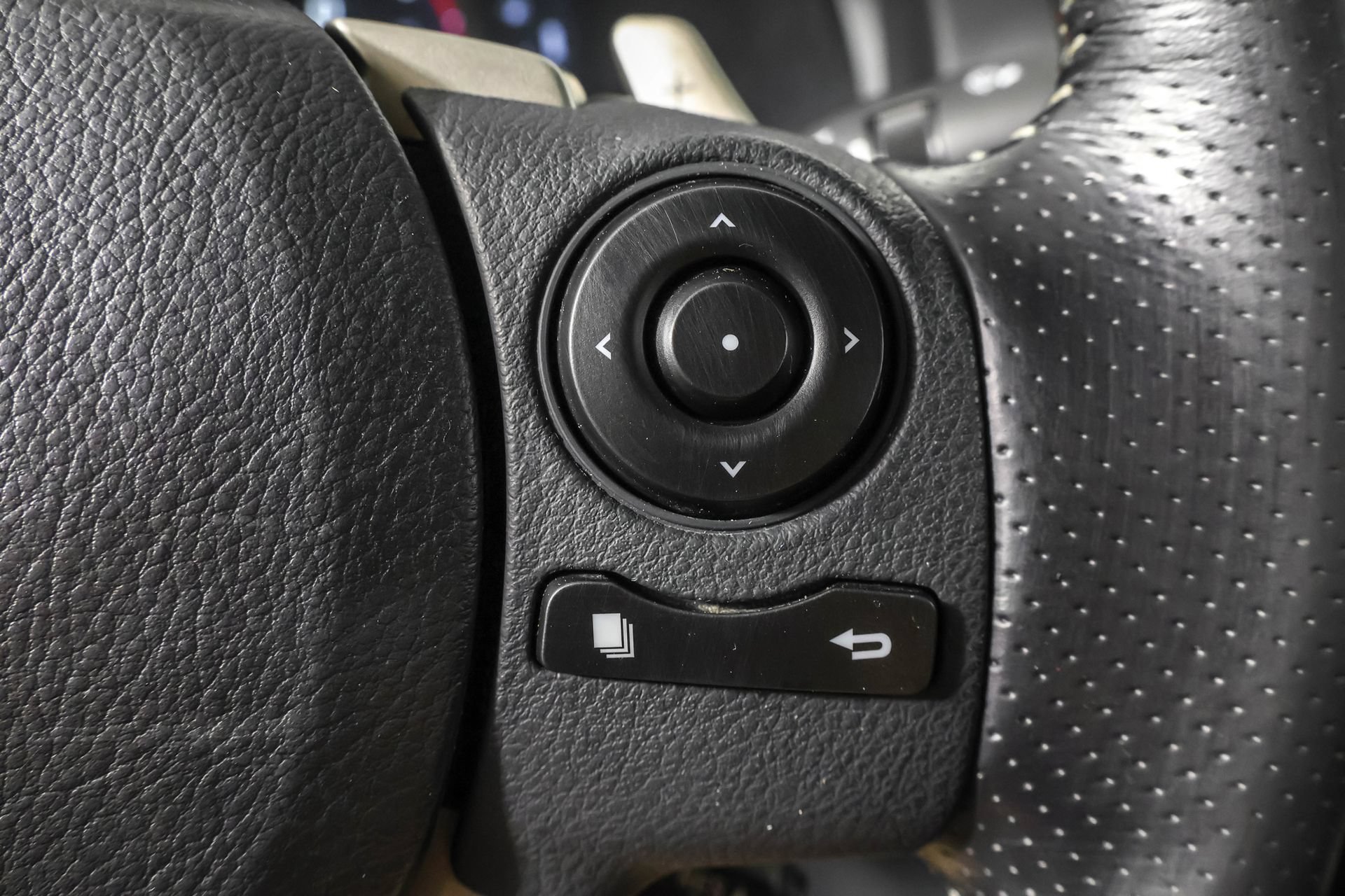 Used 2016 Lexus IS 200t w/ F Sport Package RWD image 28