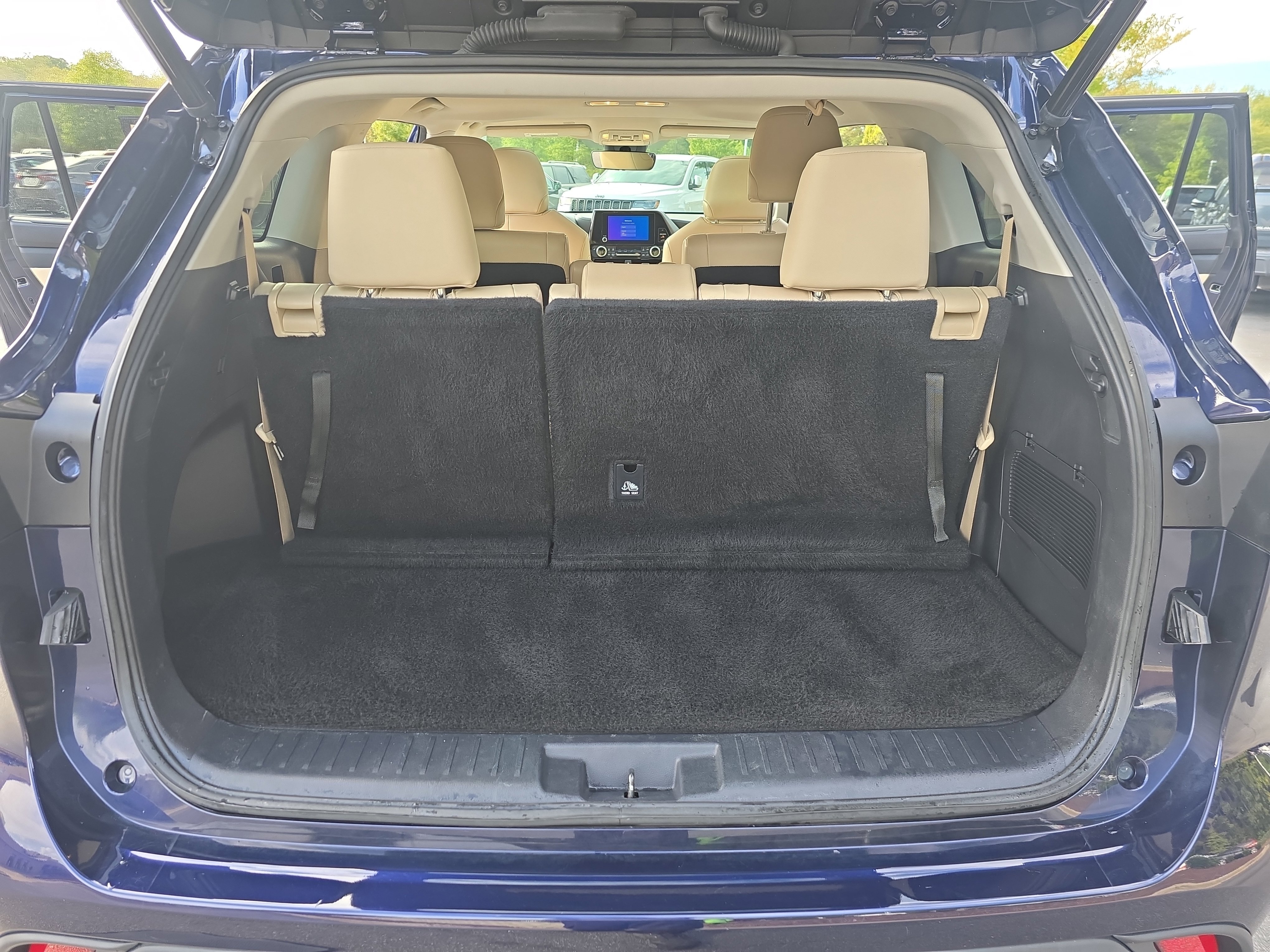 Used 2023 Toyota Highlander XLE image 13