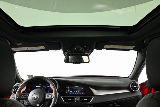 New 2025 Alfa Romeo Giulia w/ Driving Assist Package RWD image 22