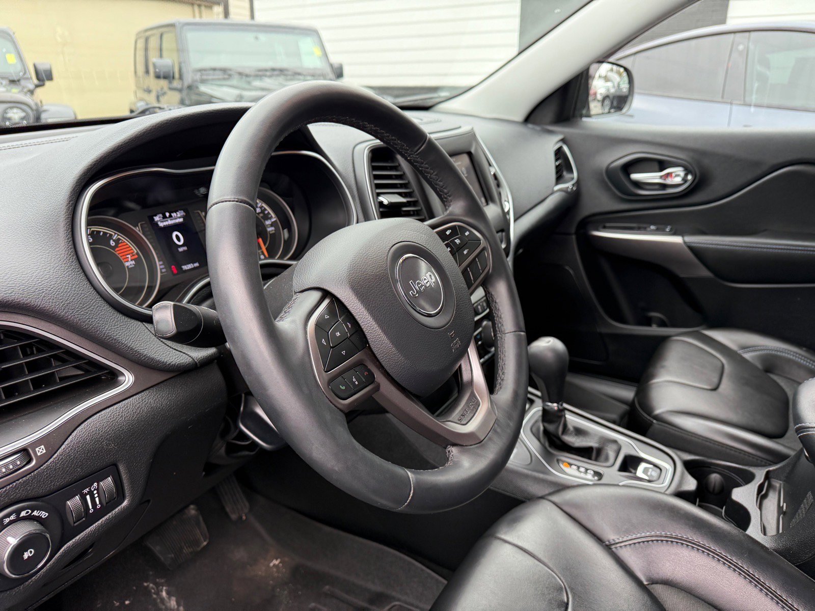 Used 2019 Jeep Cherokee Latitude Plus image 16