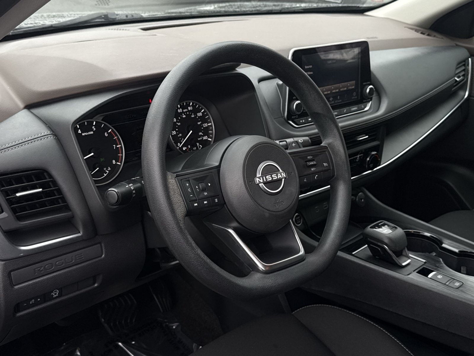 Used 2023 Nissan Rogue S AWD/4WD image 16