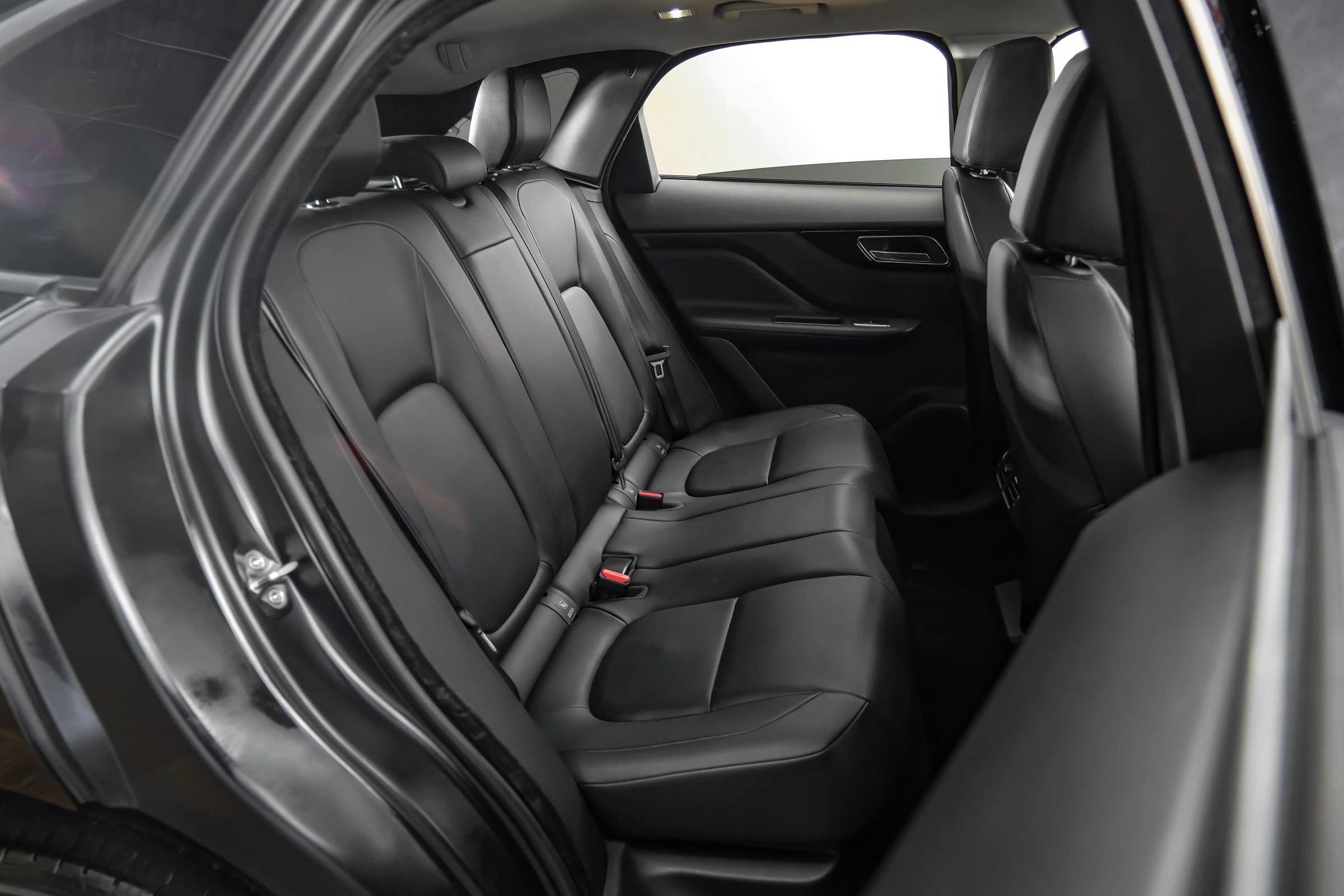Used 2018 Jaguar F-PACE Premium AWD/4WD image 37