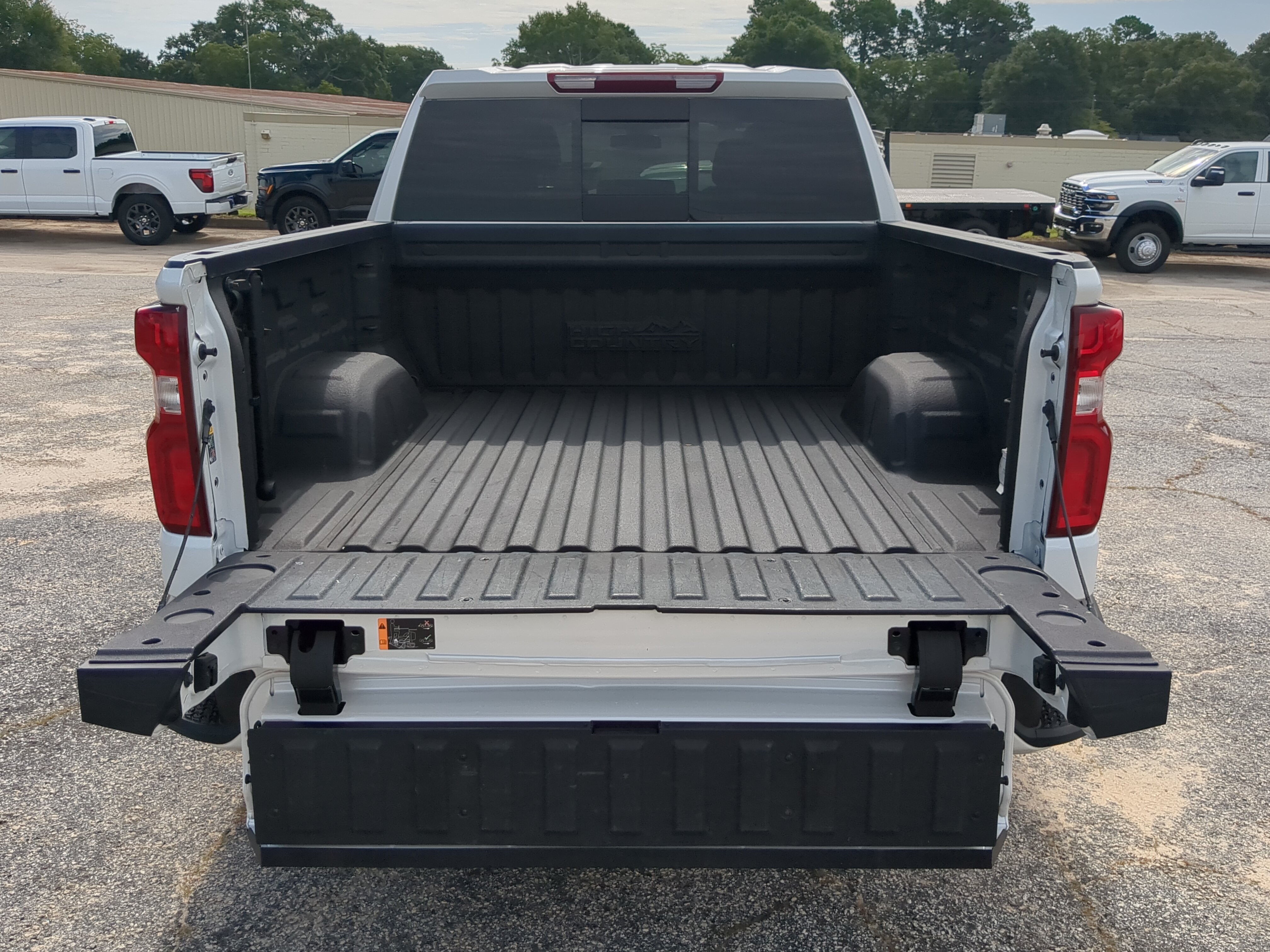 Used 2021 Chevrolet Silverado 1500 High Country w/ Safety Package II AWD/4WD image 11