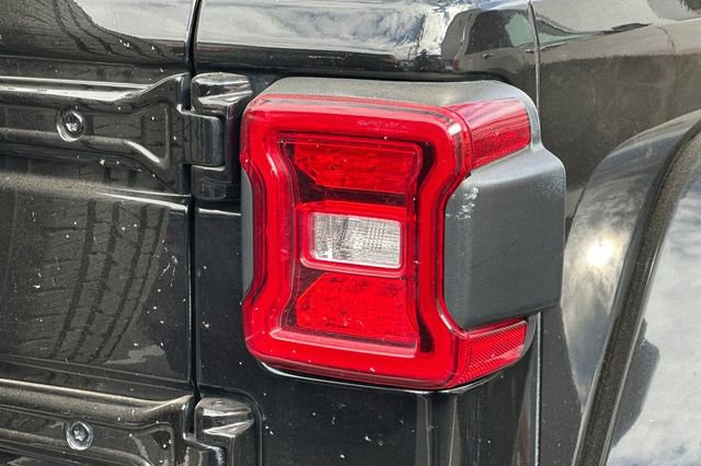 Used 2023 Jeep Wrangler Unlimited Sahara image 12