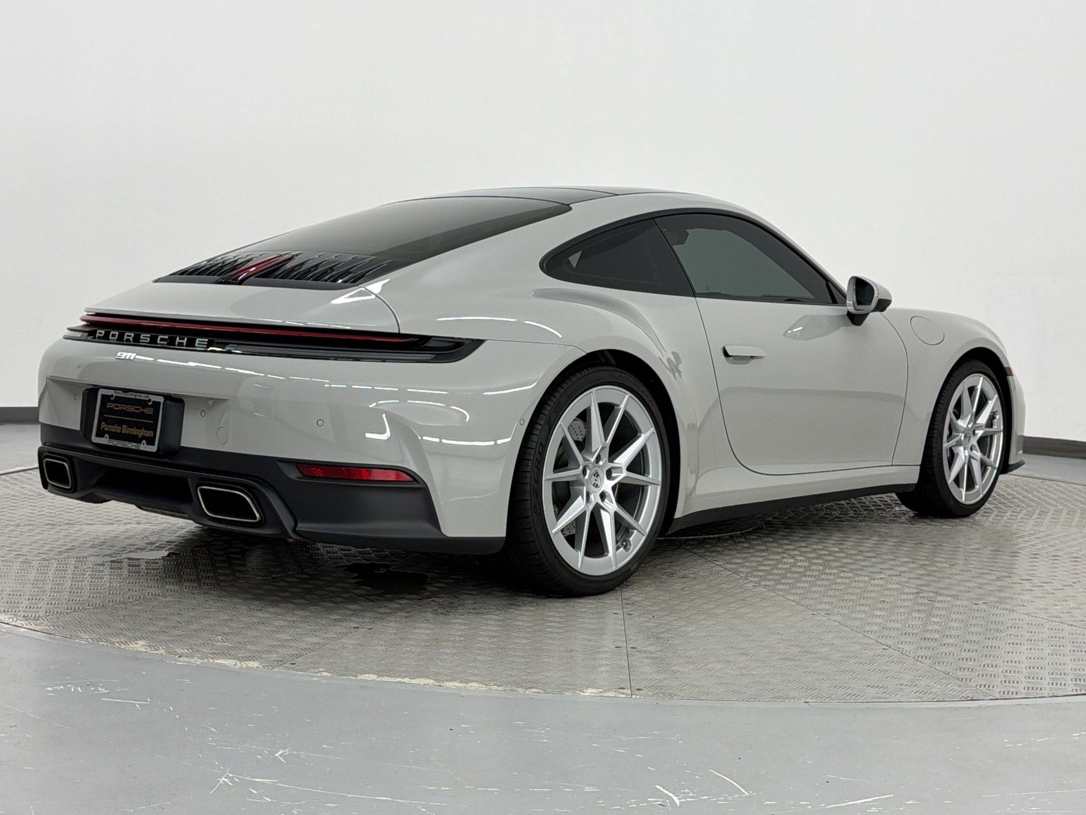 Certified 2025 Porsche 911 Carrera RWD image 9