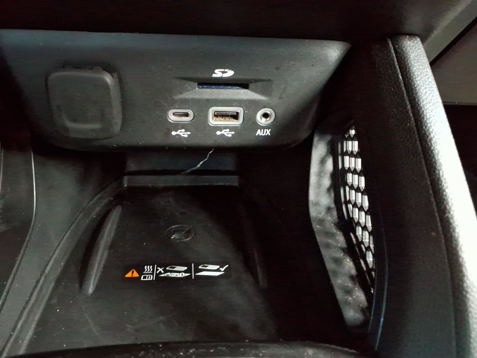 Used 2022 Chevrolet TrailBlazer RS w/ Technology Package AWD/4WD image 25