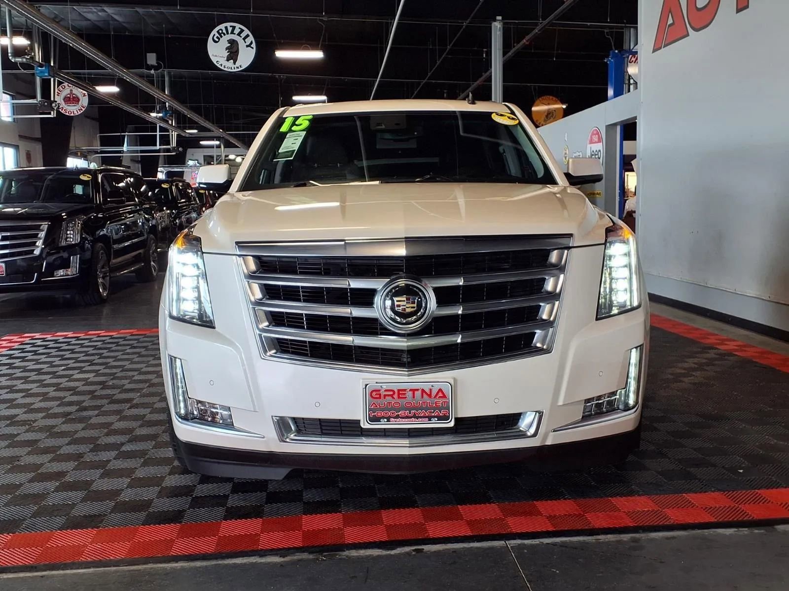 Used 2015 Cadillac Escalade Premium image 2