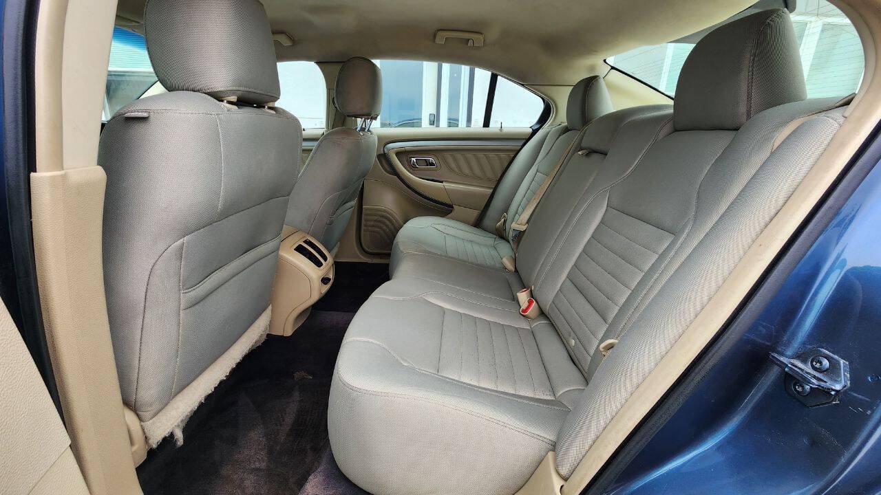 Used 2018 Ford Taurus SE FWD image 18