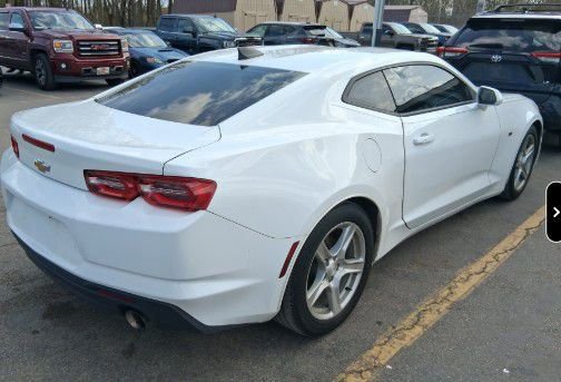Used 2019 Chevrolet Camaro LT image 3