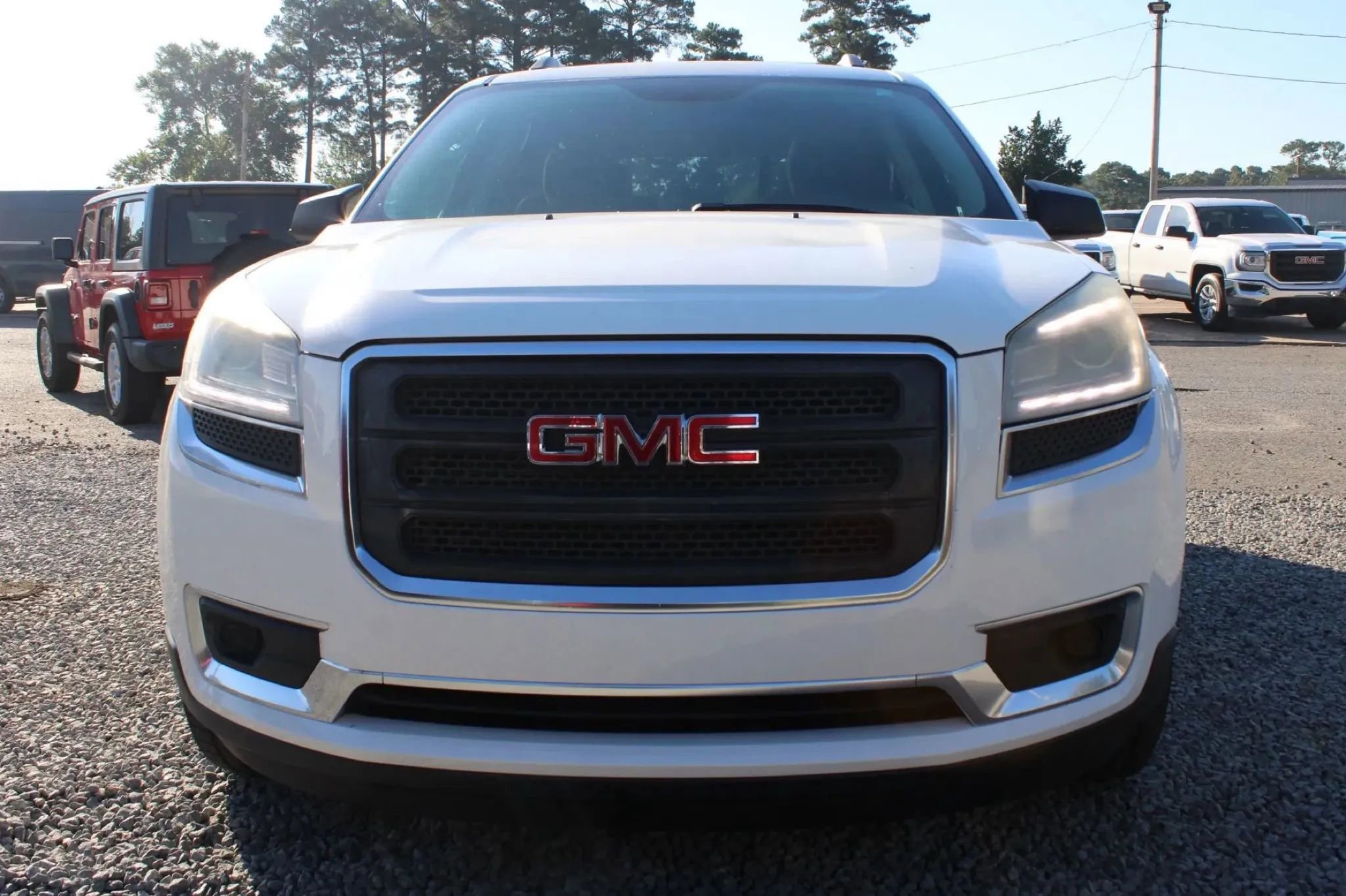 Used 2015 GMC Acadia SLE image 4