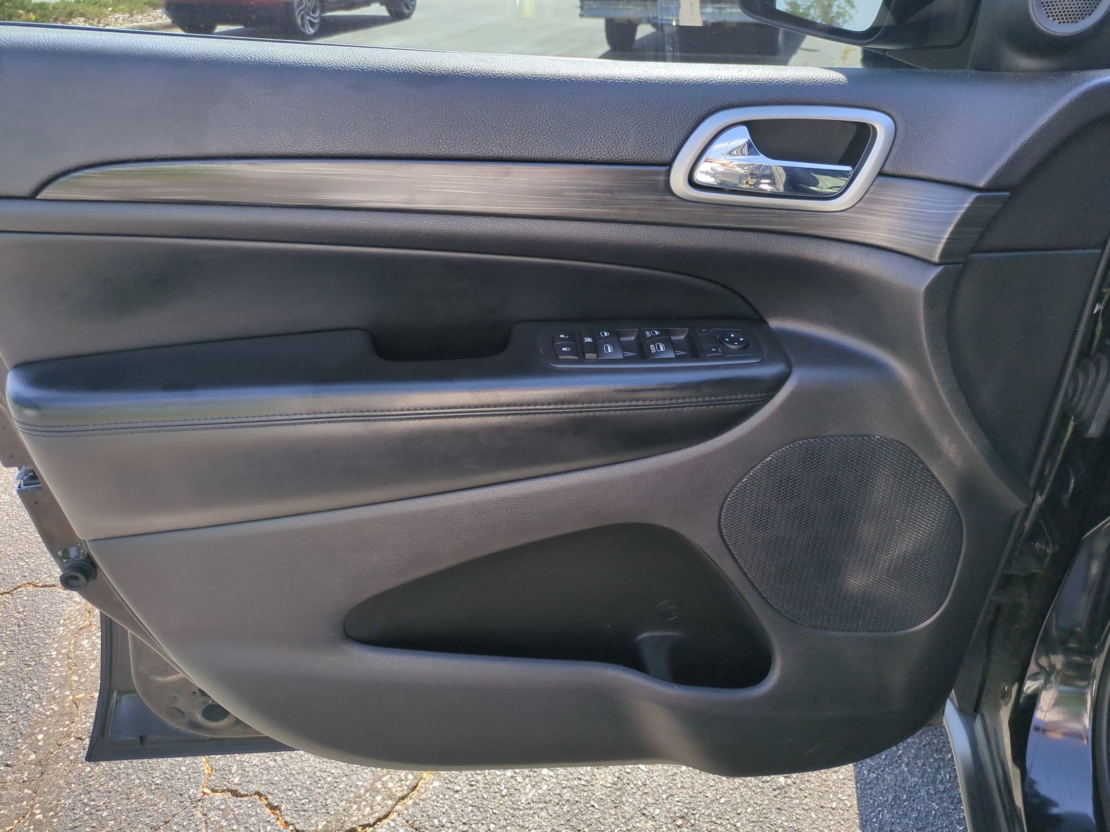 Used 2019 Jeep Grand Cherokee Laredo AWD/4WD image 14
