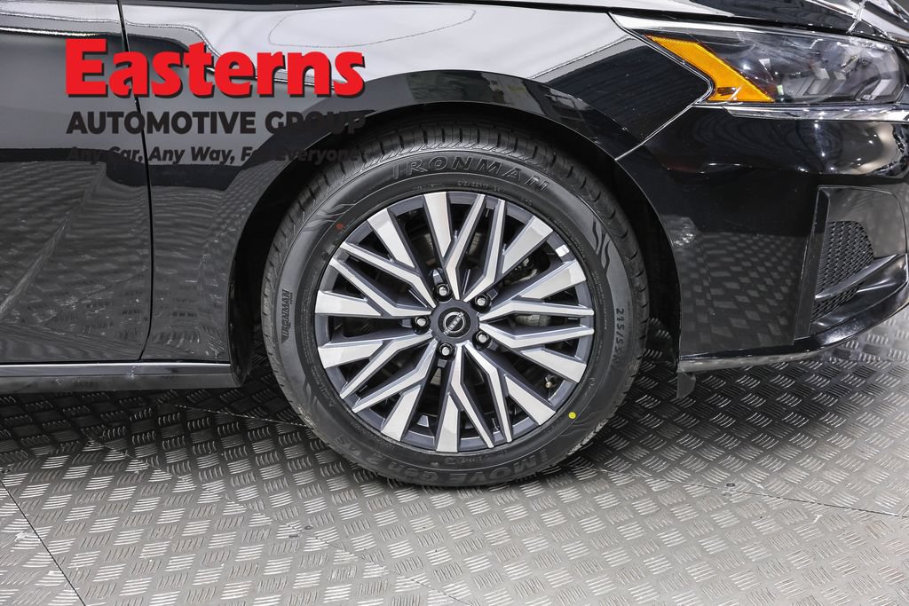 Used 2025 Nissan Altima 2.5 SV FWD image 29
