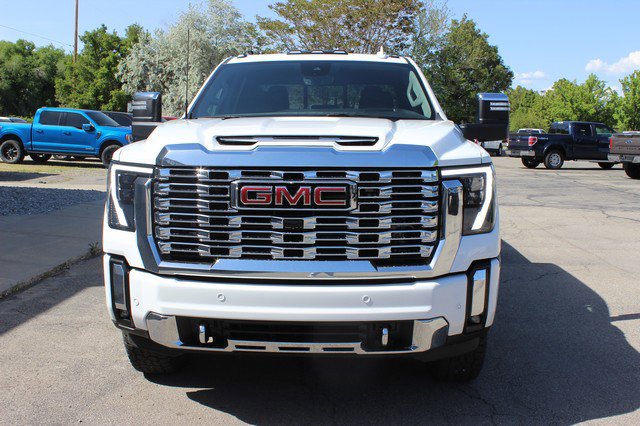Used 2024 GMC Sierra 3500 Denali w/ Denali Reserve Package image 10