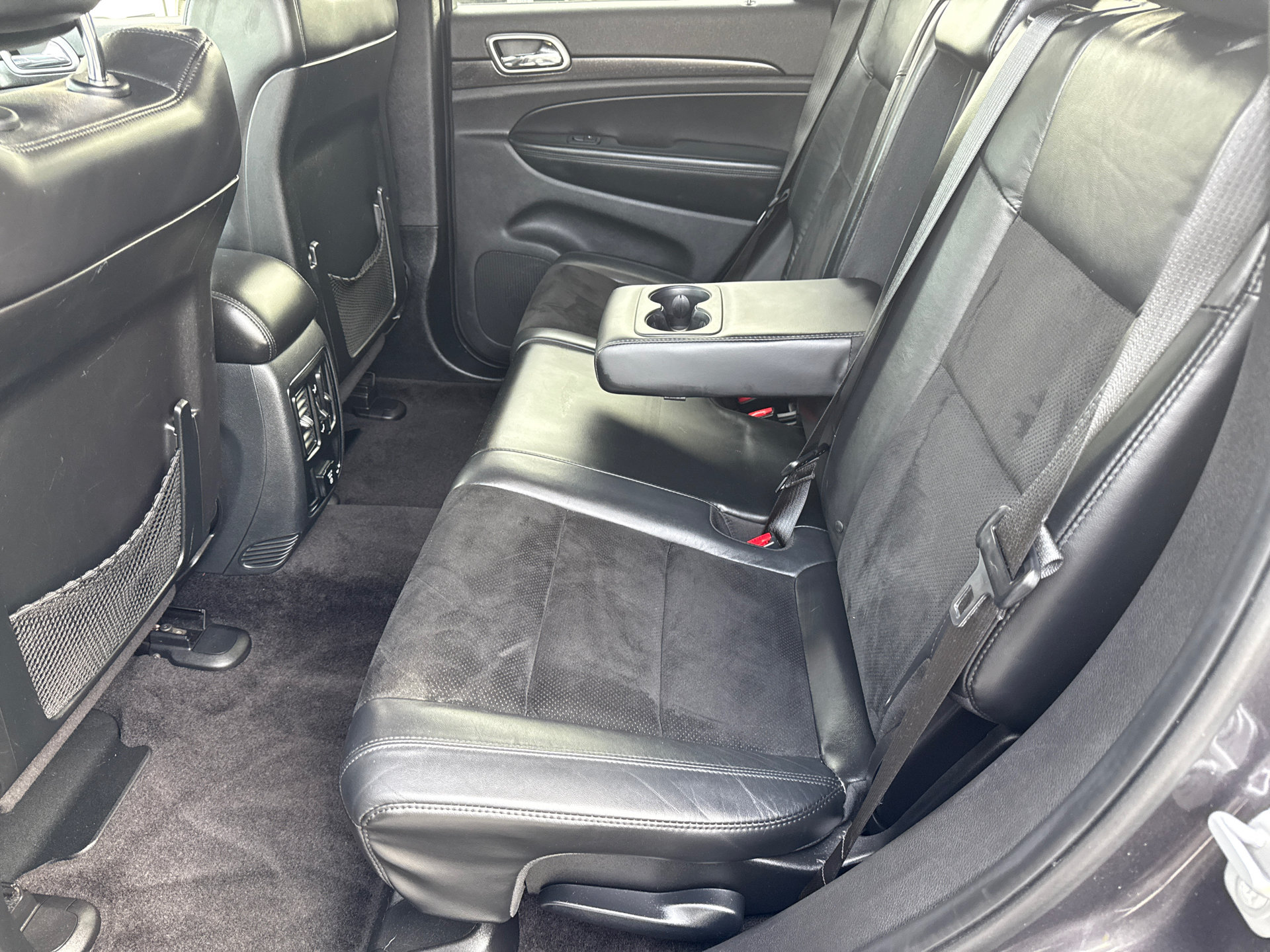 Used 2017 Jeep Grand Cherokee Altitude RWD image 16