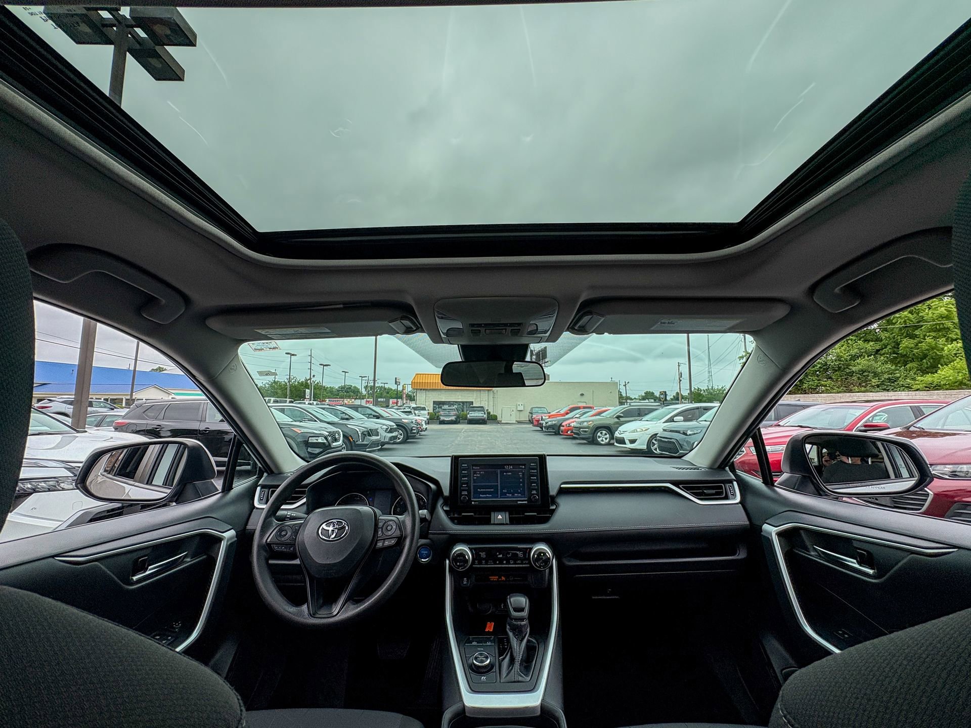 Used 2022 Toyota RAV4 XLE w/ Convenience Package AWD/4WD image 2