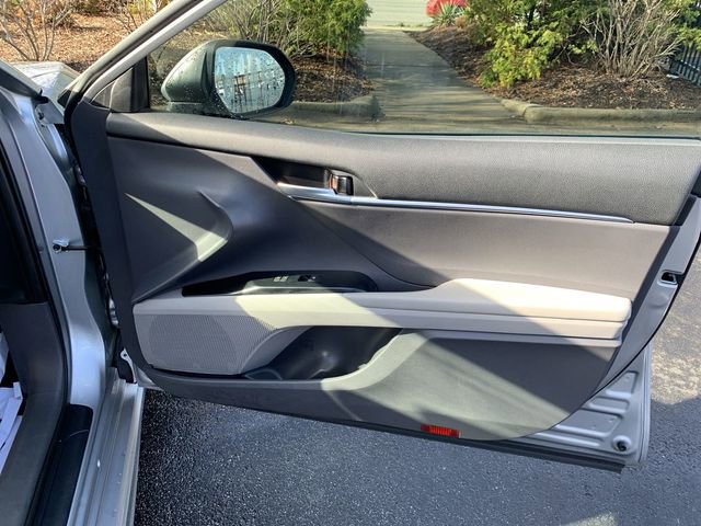 Certified 2020 Toyota Camry SE image 13