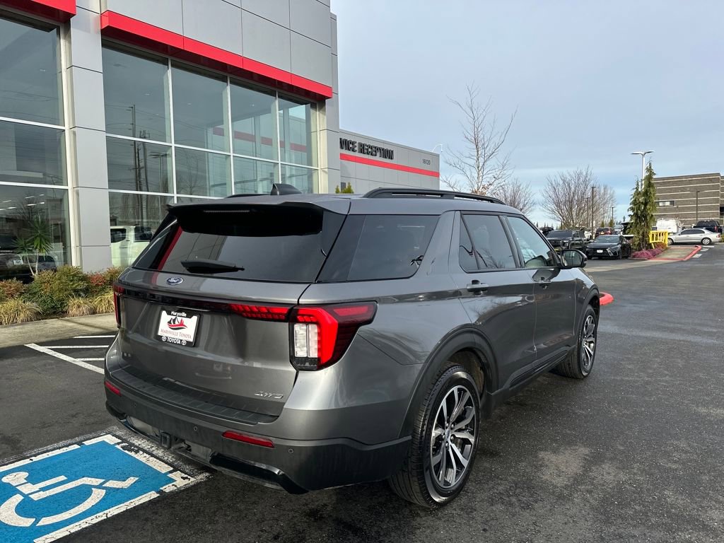 Used 2025 Ford Explorer ST-Line image 3