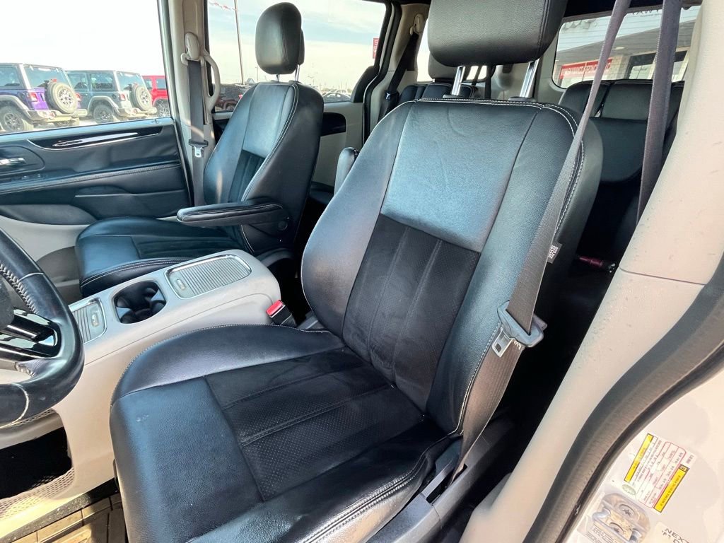 Used 2017 Dodge Grand Caravan SXT FWD image 12