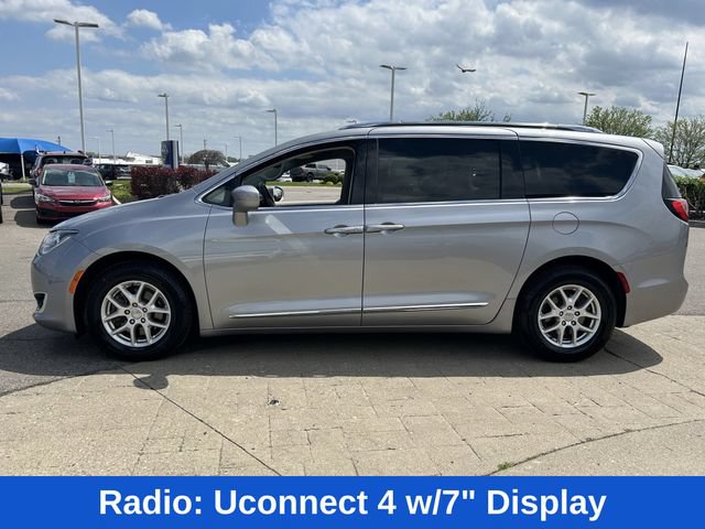 Used 2020 Chrysler Pacifica Touring-L FWD image 4