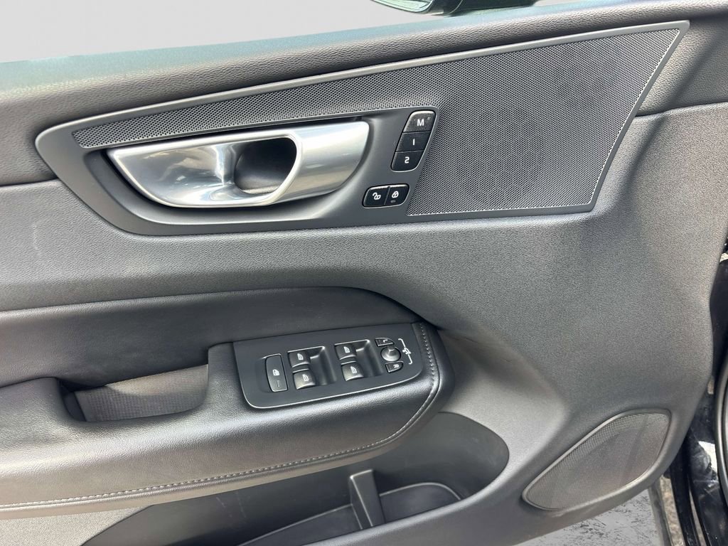 Used 2024 Volvo XC60 B5 Core w/ Protection Package Premier image 9