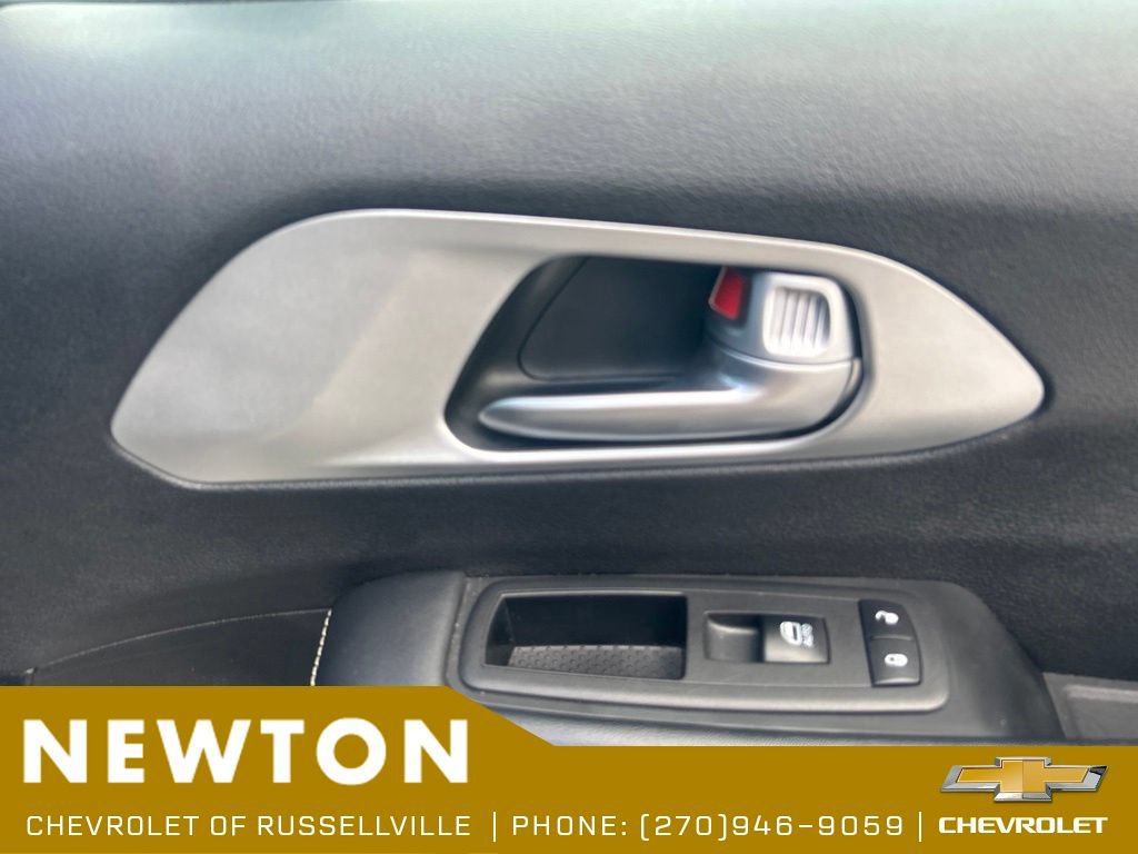 Used 2025 Chrysler Pacifica Limited FWD image 25