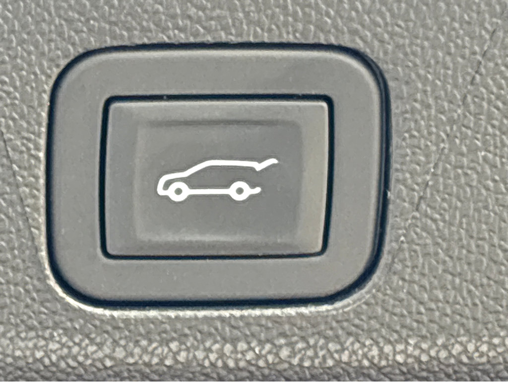 New 2025 Chevrolet Suburban Premier image 22