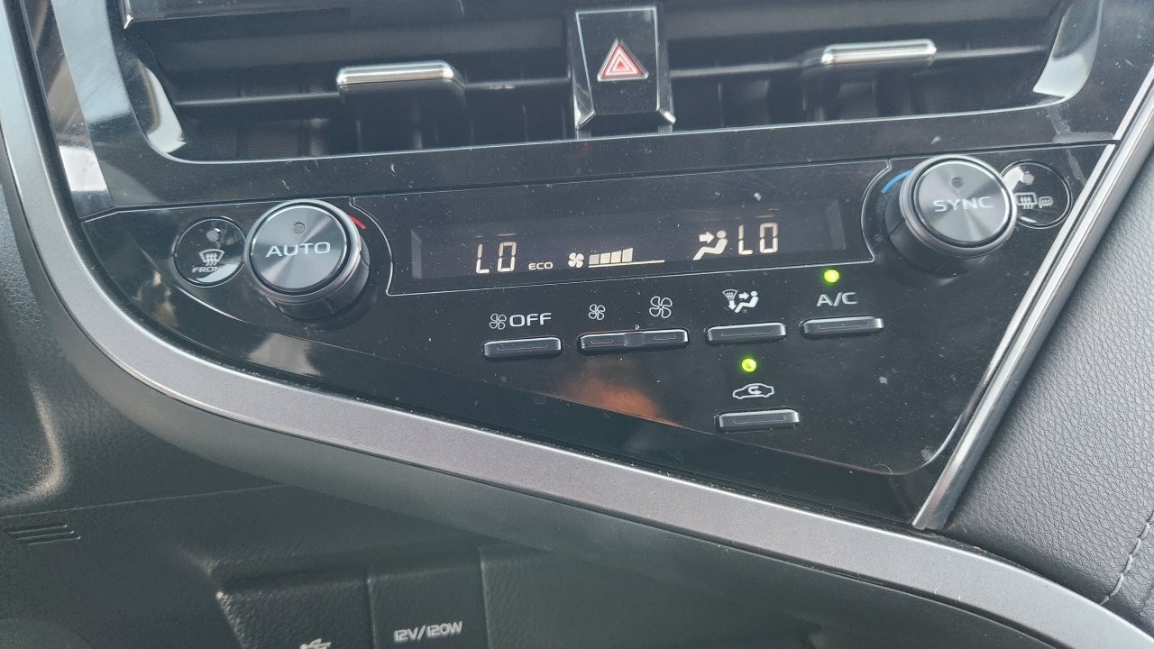 Used 2023 Toyota Camry SE FWD image 16
