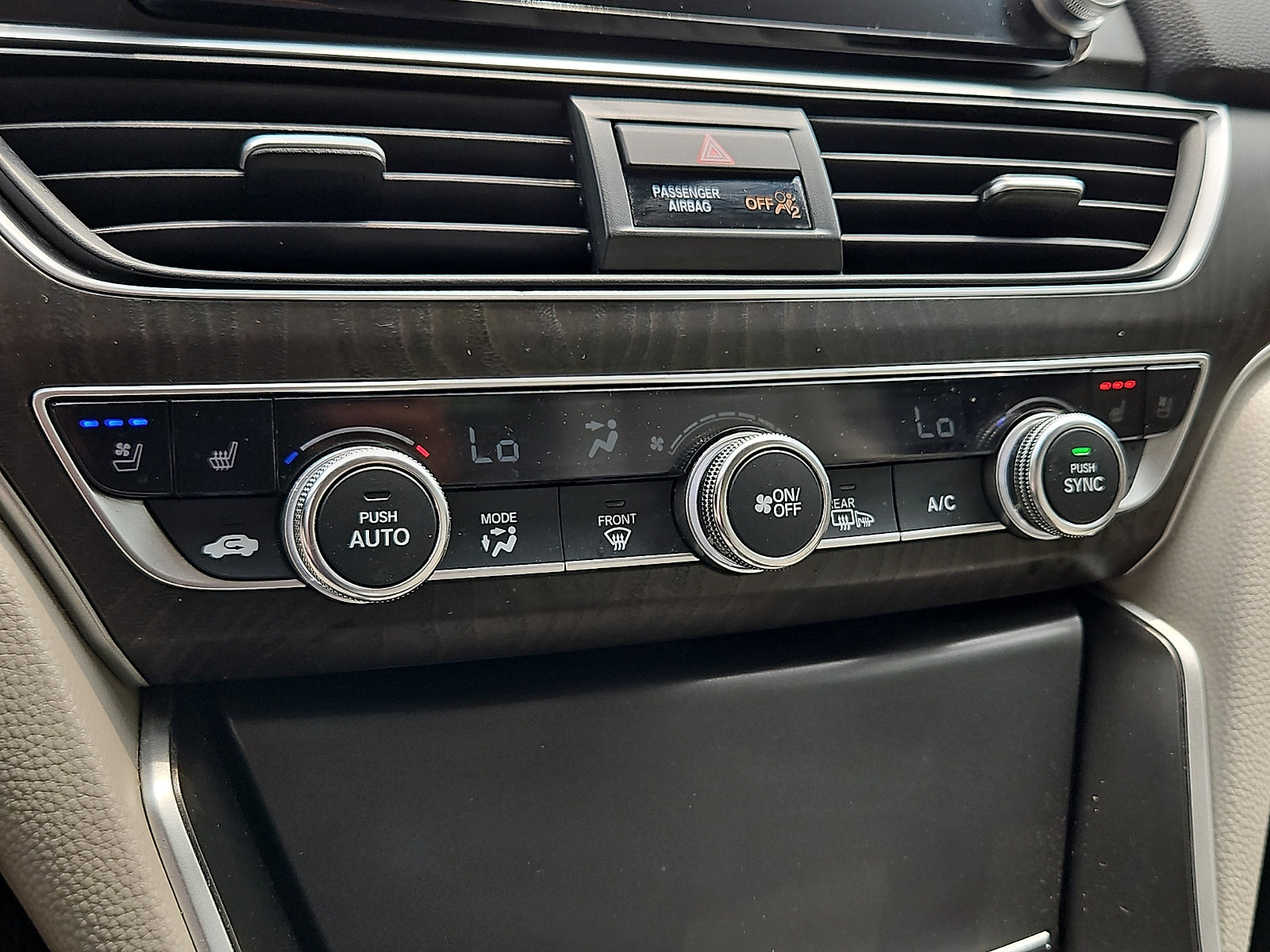 Used 2018 Honda Accord Touring image 17