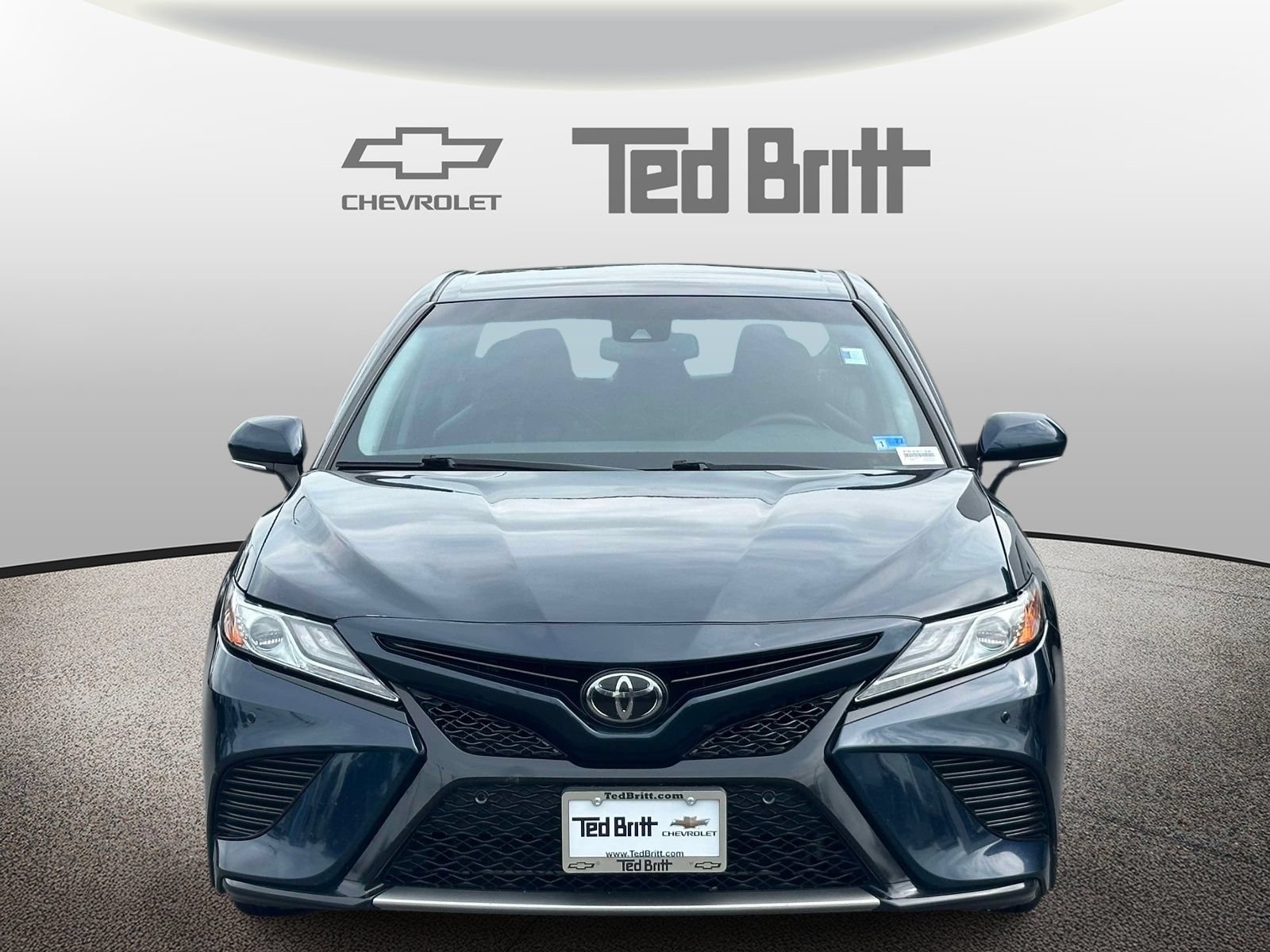 Used 2018 Toyota Camry XSE FWD image 2