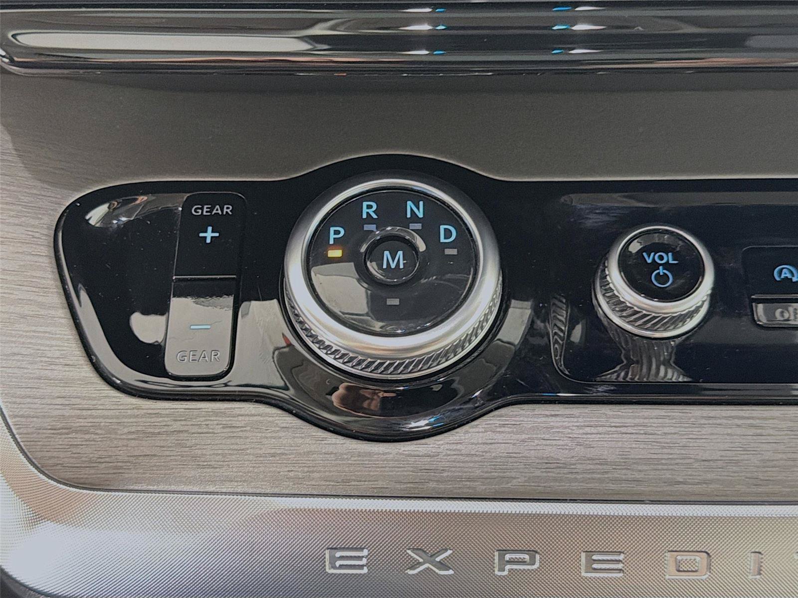 Used 2025 Ford Expedition Platinum AWD/4WD image 23