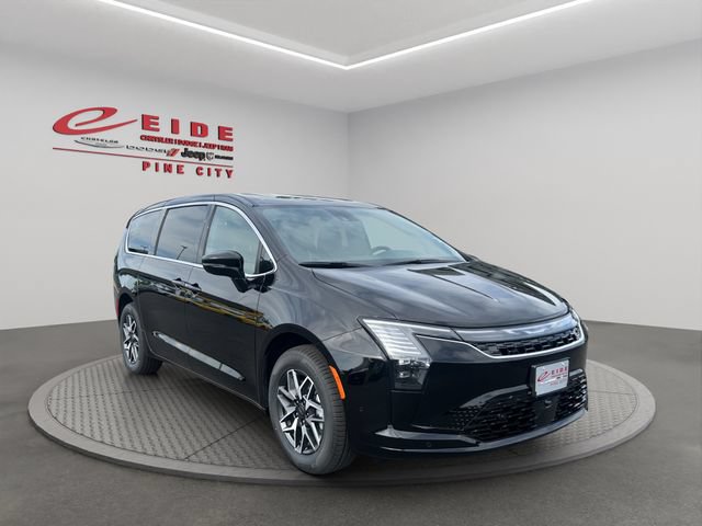New 2027 Chrysler Pacifica Limited AWD/4WD image 10