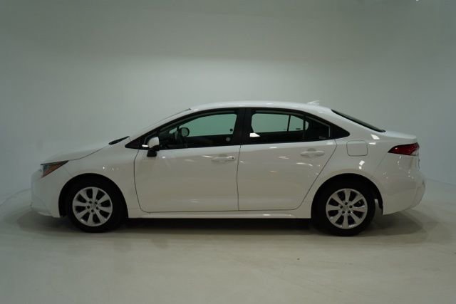 Used 2025 Toyota Corolla LE image 4