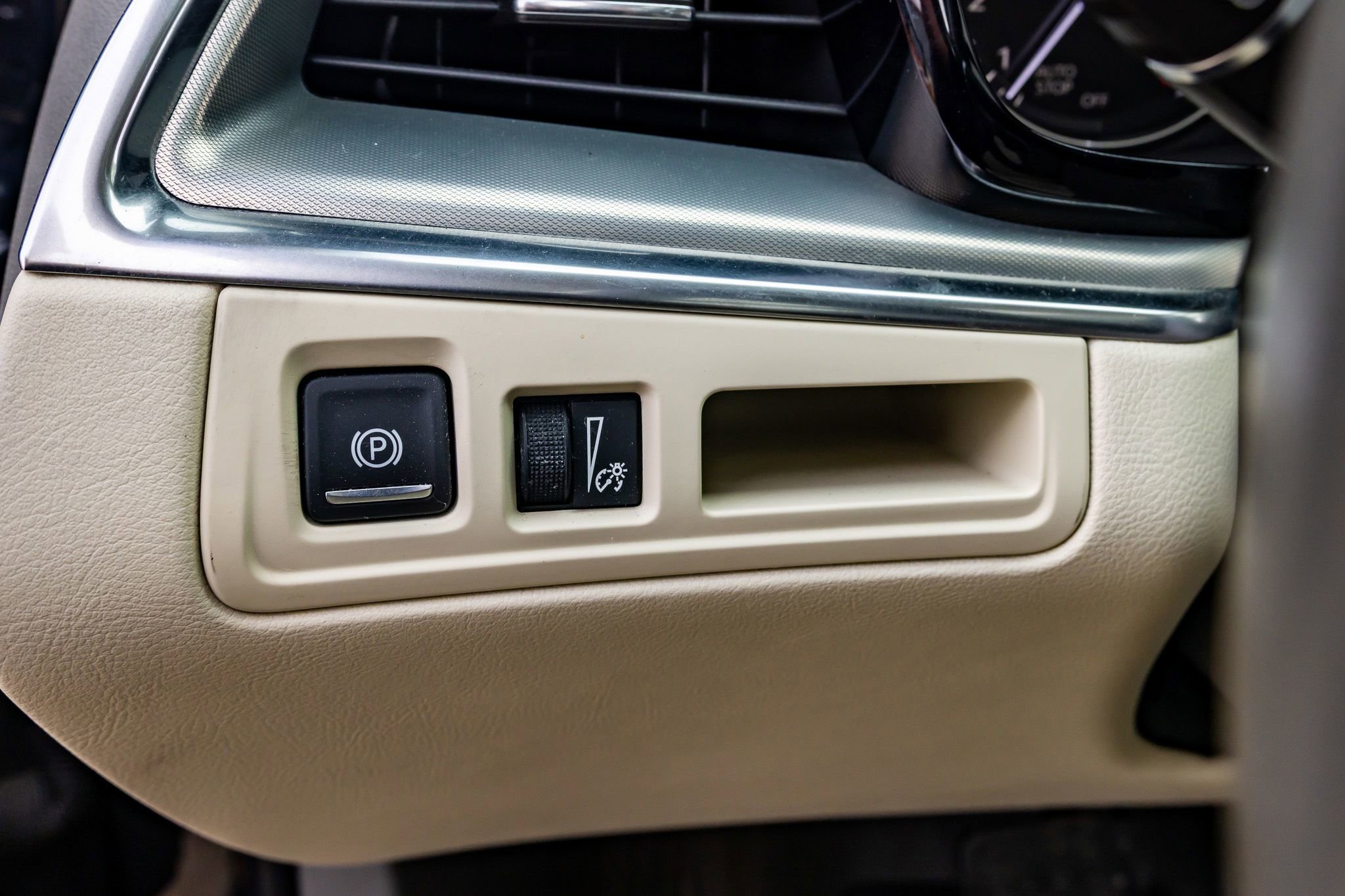 Used 2020 Cadillac XT5 Premium Luxury w/ LPO, Floor Liner Package image 14