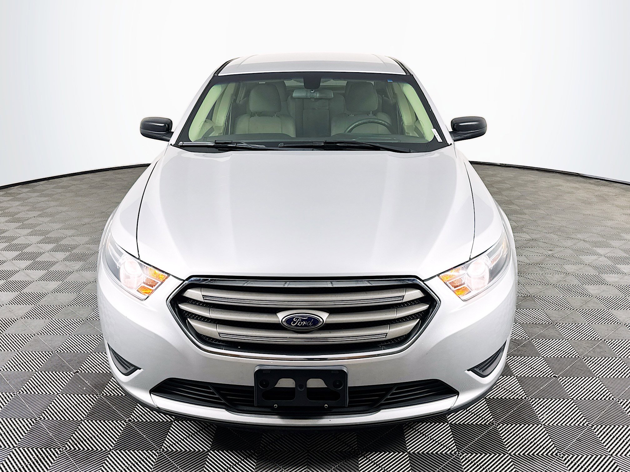Used 2018 Ford Taurus SE video 2