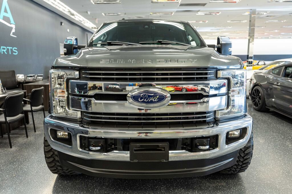 Used 2017 Ford F250 Lariat w/ Lariat Ultimate Package AWD/4WD image 2