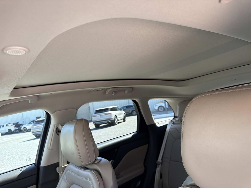 Certified 2020 Lincoln Corsair Reserve image 33