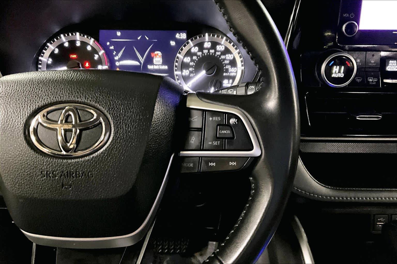 Used 2023 Toyota Highlander LE AWD/4WD image 25