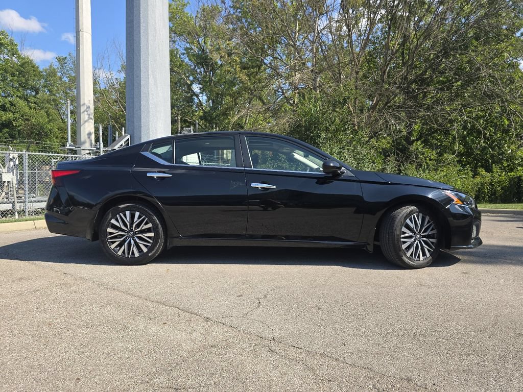 Used 2024 Nissan Altima 2.5 SV w/ SV Premium Package FWD image 15