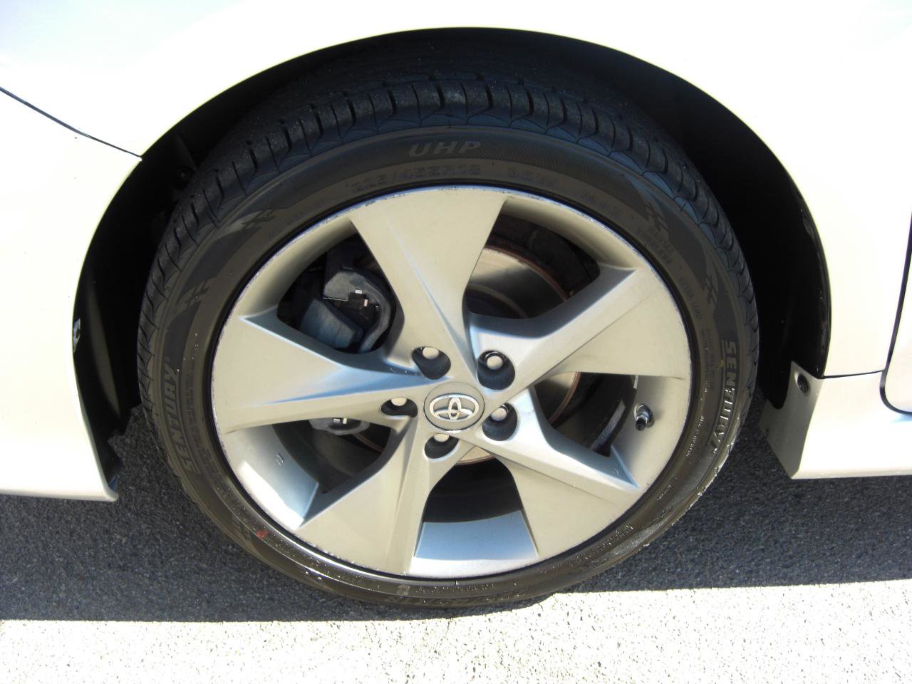 Used 2013 Toyota Camry SE w/ Leather Pkg image 3