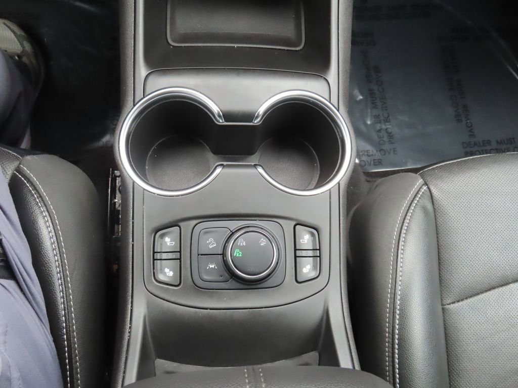 Used 2024 GMC Terrain SLT image 25