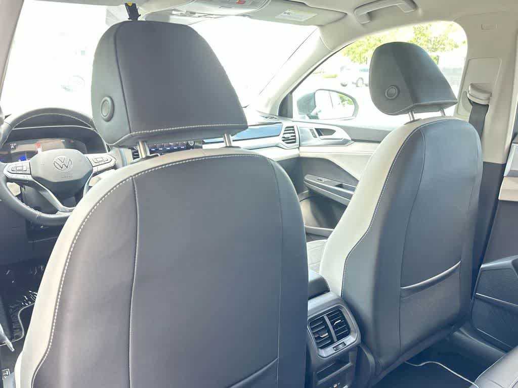 New 2026 Volkswagen Taos SE FWD image 23