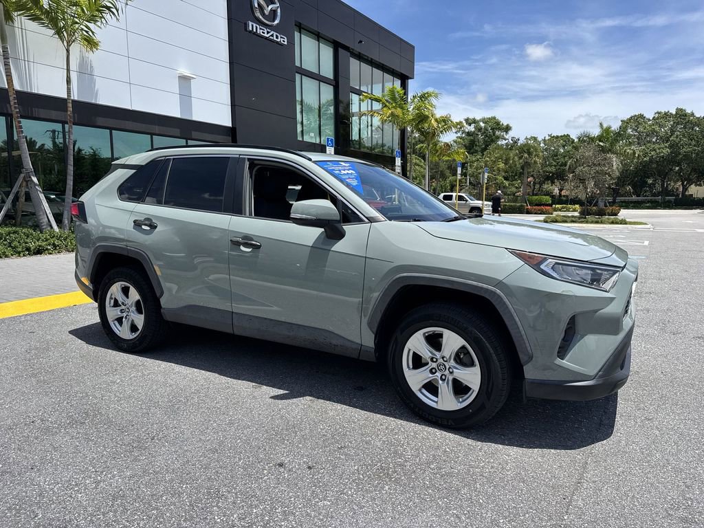 Used 2019 Toyota RAV4 XLE w/ Convenience Package FWD image 6