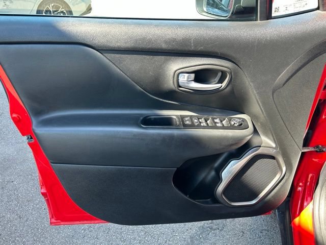 Used 2020 Jeep Renegade Limited w/ UConnect 8.4 Nav Group AWD/4WD image 9