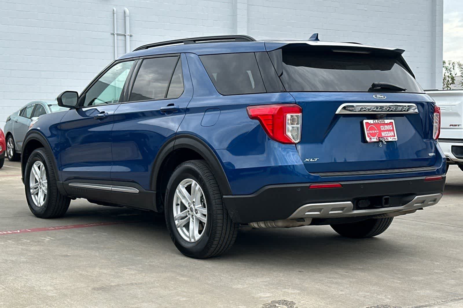 Used 2020 Ford Explorer XLT w/ Equipment Group 202A AWD/4WD image 7