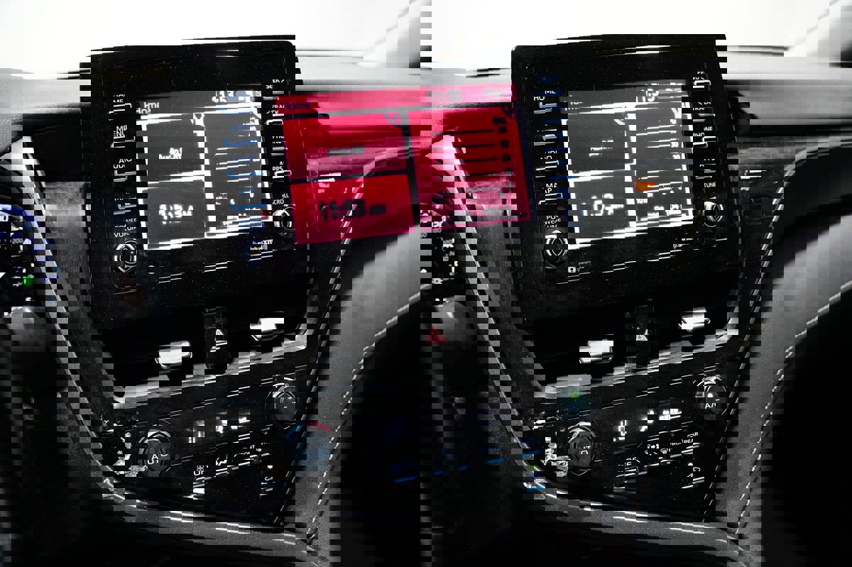 Used 2021 Toyota Camry SE w/ Carpet Mat Package (TMS) image 16