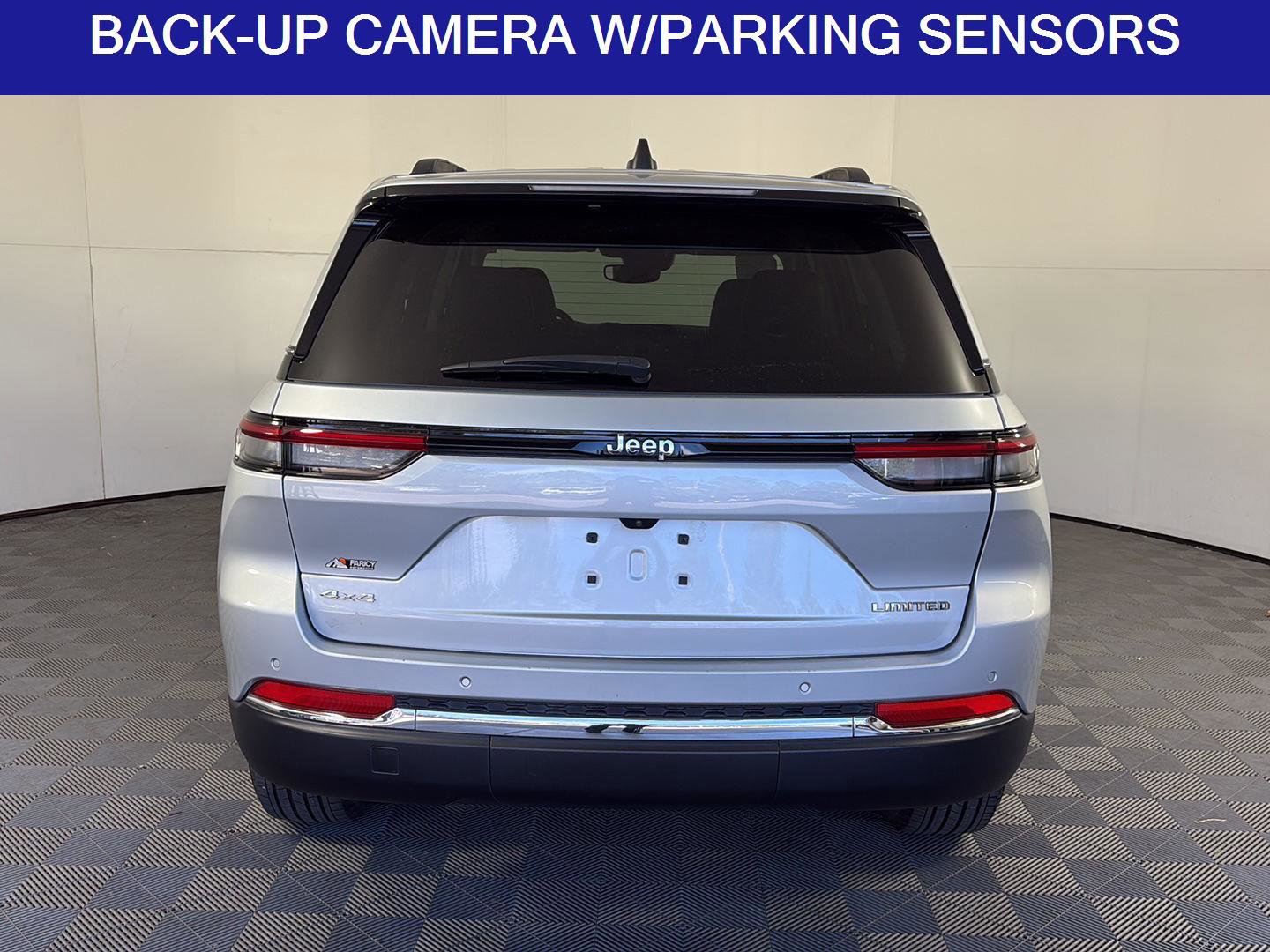 Used 2023 Jeep Grand Cherokee Limited AWD/4WD image 6
