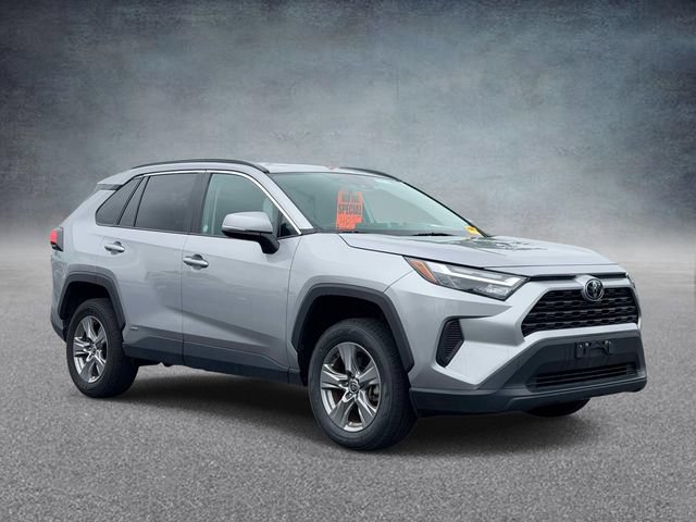 Used 2025 Toyota RAV4 XLE AWD/4WD image 1