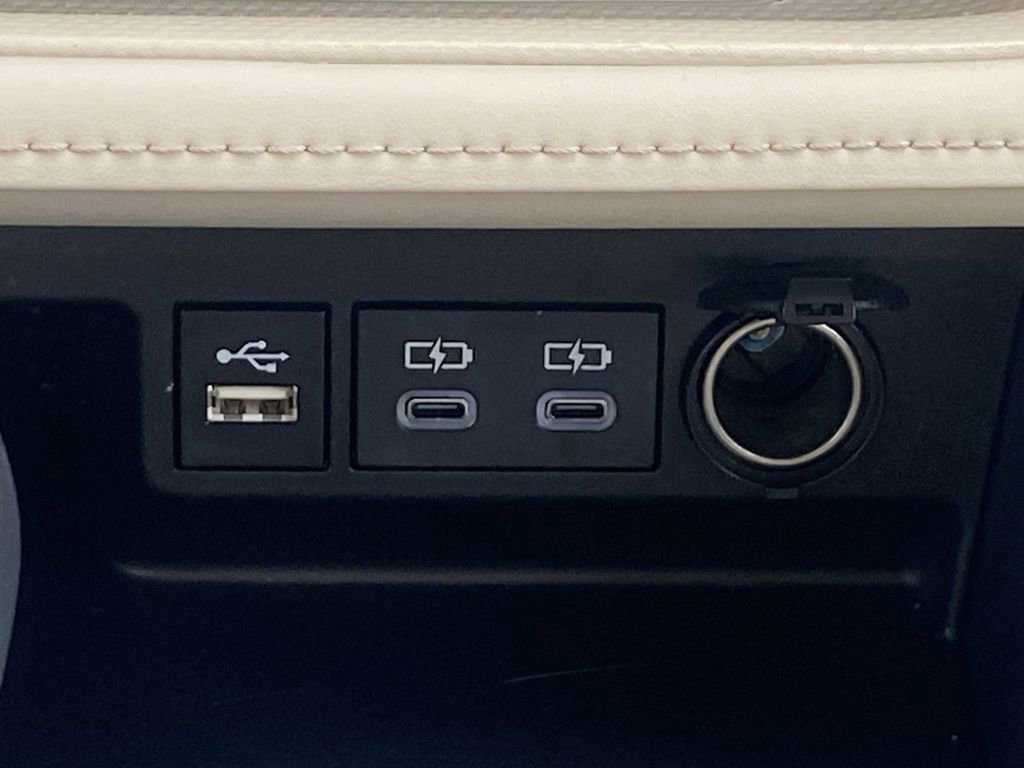 Used 2024 Toyota Highlander Platinum image 32